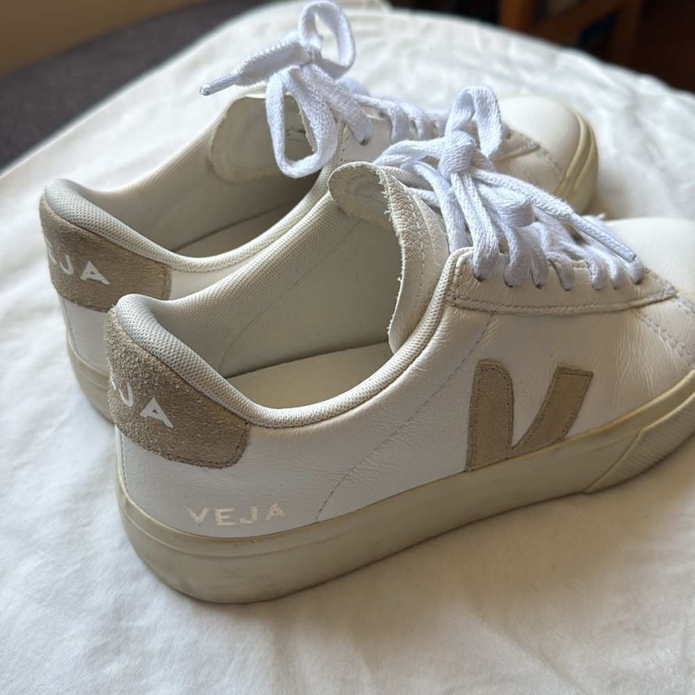 VEJA Women's Sneakers - Size: US-6/ EUR - 37 - Picture 7 of 17